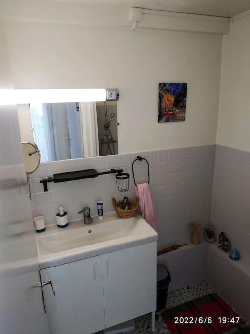 Grand Studio Avec Jardin Et Entree Privative A Noter Reservations De 3 Nuits Minimum Clermont-Ferrand Exterior foto
